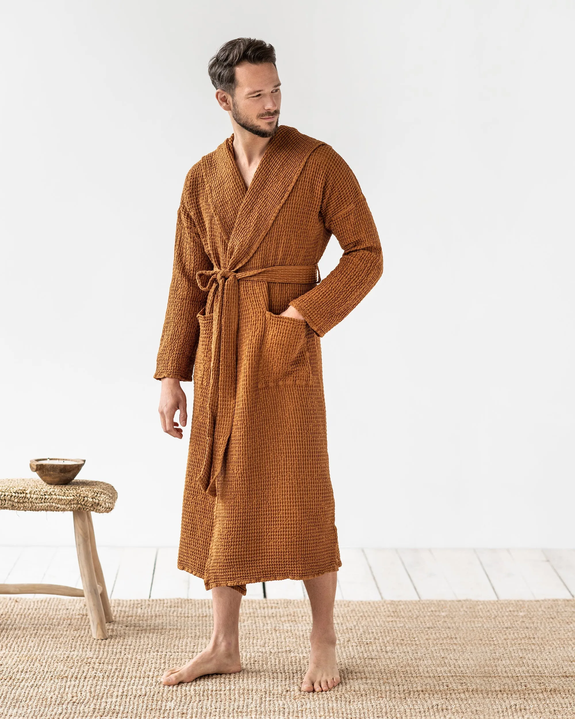 Men's waffle linen robe in Cinnamon