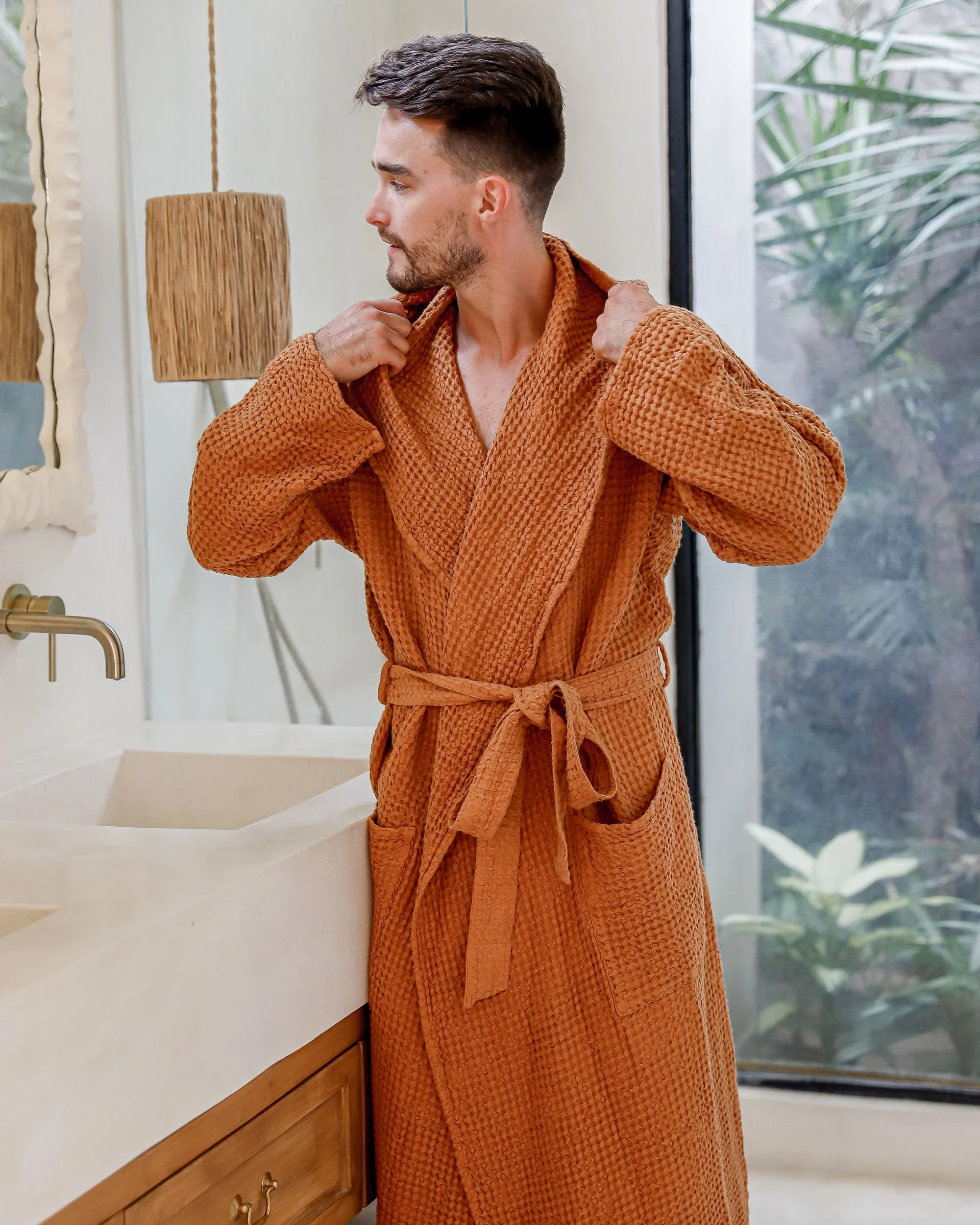 Men's waffle linen robe in Cinnamon