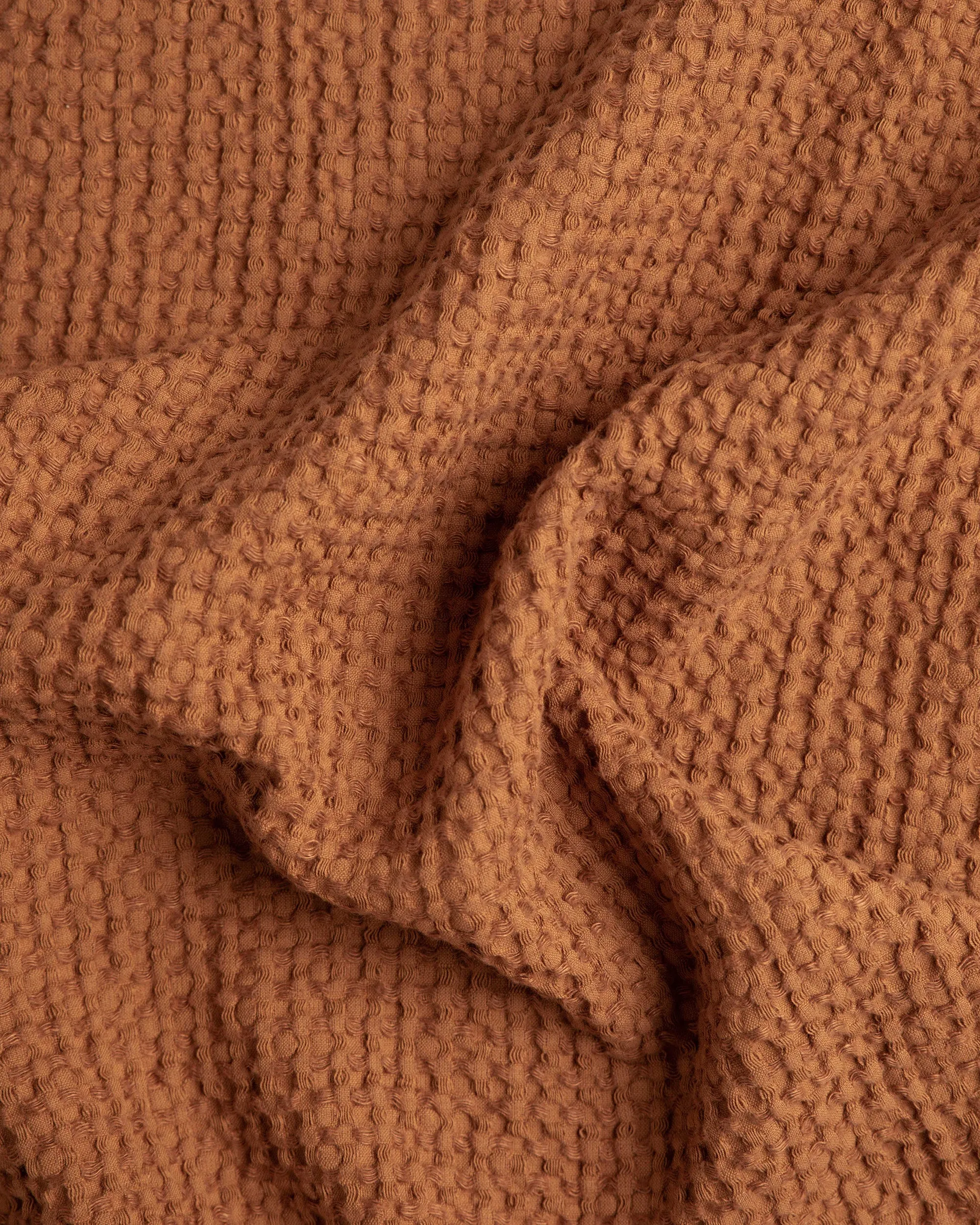 Men's waffle linen robe in Cinnamon